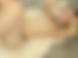 Live cam show with Synne-g1ows - Moaning on Camsoda
