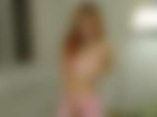 Live cam show with Synne-g1ows - Athletic on SinfulBabes