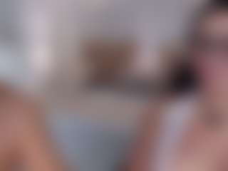 Live cam show with Saskia-litt - Big Tits Small Tits on AdultVida.com