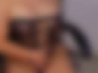 Live cam show with Saskia-litt - Fingers on Camming Site
