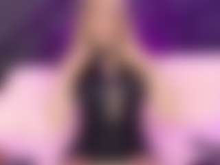 Live cam show with MaryDeniro - Athletic Public on xxxlivecams.org