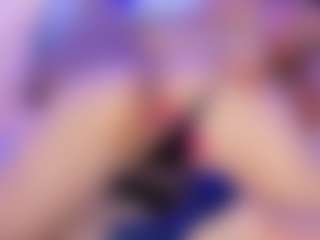 Live cam show with MaryDeniro - Blonde Hair Petite on Camsoda