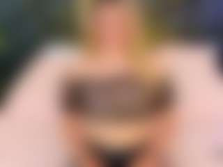 Live cam show with MaryDeniro - Squirt on SpankPalCams