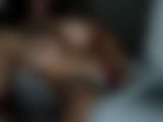arwynnFit MILF webcam performer live streaming