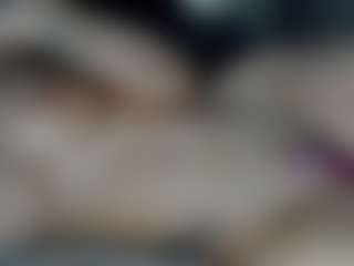 Live cam show with arwynnFit - Strip MILF on studioflirtlive.com