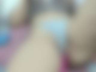 Live cam show with MiiaKittyy - Petite on MyBangCams