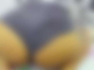 MiiaKittyy's Live Sex Cam Show