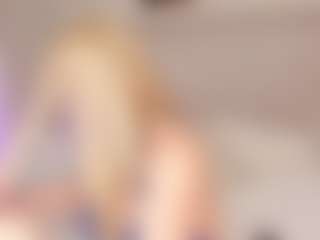 Live cam show with Dani-rosee1 - Oil on Camsoda