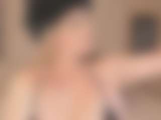 Live cam show with Dani-rosee1 - Oil on Camsoda
