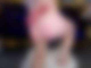 Live cam show with DramaQuenn - Blue Eyes on Gym Cam Girls