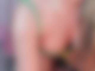 manelyk222's Live Sex Cam Show