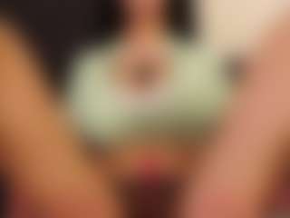 Live cam show with GennyPestone - Skinny on Camsoda