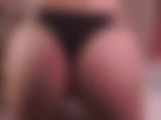 Live cam show with GennyPestone - Ass Clapping on livesuperchat.net