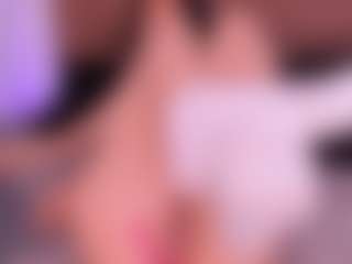 Live cam show with Briana - Petite Teen (18+) on liverealitysex.com