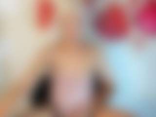 Live cam show with kaiataylor - Brown Eyes on SmokeAndPoke