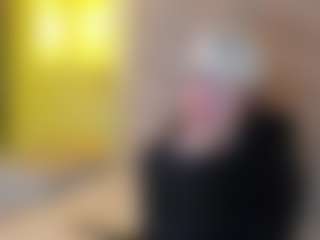ElaSalvatore's Live Sex Cam Show