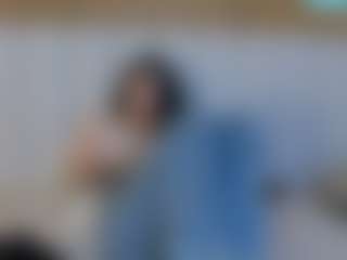 ElaSalvatore's Live Sex Cam Show
