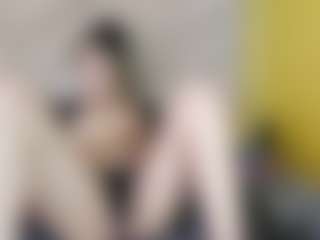 Live cam show with ElaSalvatore - Squirt on Cam Slut