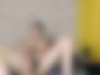 ElaSalvatore's Live Sex Cam Show