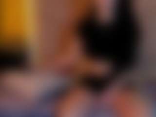 ElaSalvatore's Live Sex Cam Show