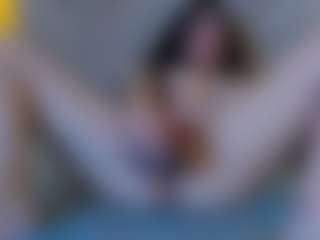 ElaSalvatore's Live Sex Cam Show