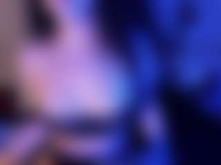ElaSalvatore's Live Sex Cam Show