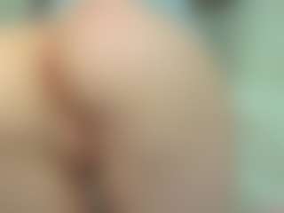 Live cam show with EveFina - Black Dildo on liverealitysex.com