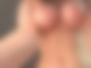 Live cam show with EveFina - Toys on Hubzter Live