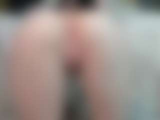 Live cam show with EveFina - Shaved Pussy on Cam Slut