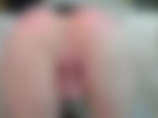 Live cam show with EveFina - Ebony Teen (18+) on Gym Cam Girls