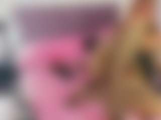 Live cam show with kazsandrah - Upskirt on studioflirtlive.com
