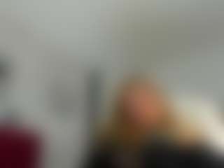 kazsandrah MILF webcam performer live streaming