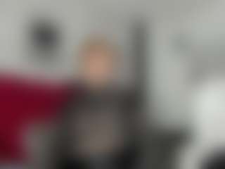 kazsandrah MILF webcam performer live streaming