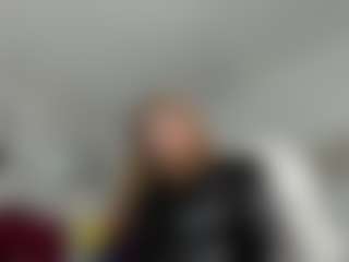 kazsandrah MILF webcam performer live streaming