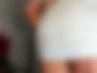 Live cam show with kazsandrah - Trimmed Granny on madthumbs
