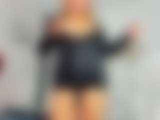 Live cam show with kazsandrah - Smoking on TottyGirls