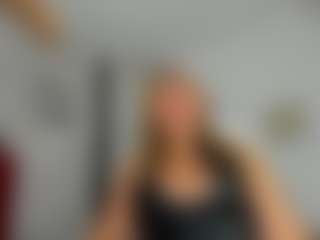 Live cam show with kazsandrah - Granny on friskycurves.com