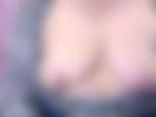 kazsandrah MILF webcam performer live streaming