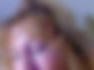 Live cam show with kazsandrah - Upskirt on AdultVida.com