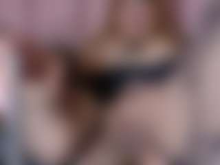 Live cam show with kazsandrah - Blonde Hair Curvy on Fit Hotties