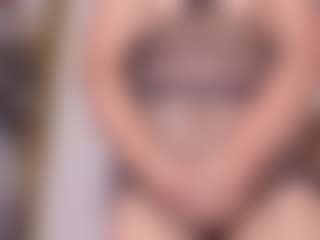 kazsandrah MILF webcam performer live streaming