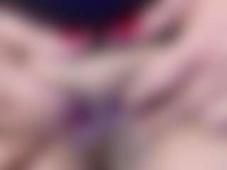 Siaran langsung penampil webcam MILF kazsandrah
