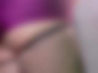 kazsandrah MILF webcam performer live streaming