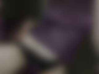 Live cam show with EvaLawrence - Hot on AdultVida.com