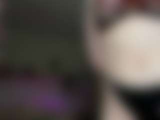 Live cam show with EvaLawrence - Camel Toe on StripNow