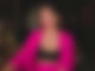 Live cam show with Evelyn - MILF on Mixed Magazine Live
