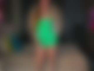 Live cam show with Evelyn - Athletic MILF on Streamer API