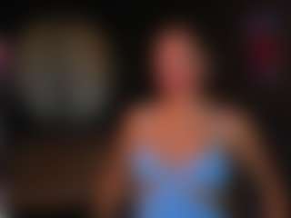 Live cam show with Evelyn - Skinny MILF on Chatstar