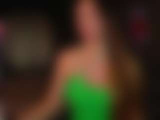 Live cam show with Evelyn - Public Brown Hair on Camiplay Live