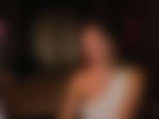 Live cam show with Evelyn - Public MILF on slutload
